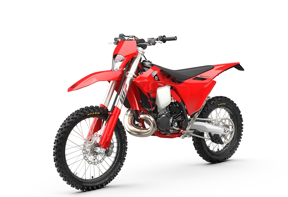 PHO_BIKE_PERS_LIVO_GASGAS-Enduro-EC-300-MY26-front-left_#SALL_#AEPI_#V1